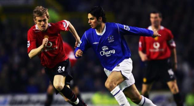 Arteta ng&agrave;y c&ograve;n thi đấu cho Everton.