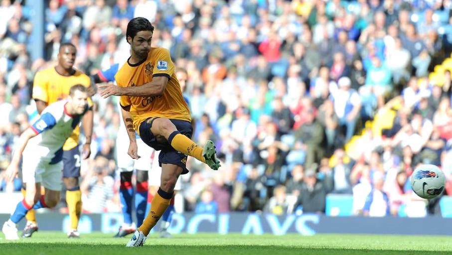 Arteta l&agrave; nhạc trưởng của Everton.