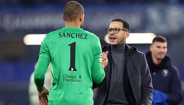 Ảnh bài viết Trả vị trí cho Sanchez là cách Liam Rosenior tự cứu mình