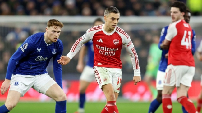 Arsenal quyết gi&agrave;nh 3 điểm trước Everton.