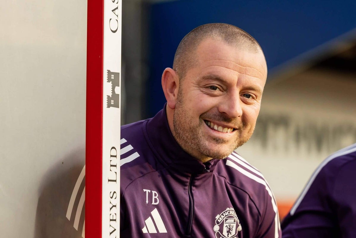 Nh&acirc;n tố thầm lặng sau h&agrave;ng c&ocirc;ng M.U.