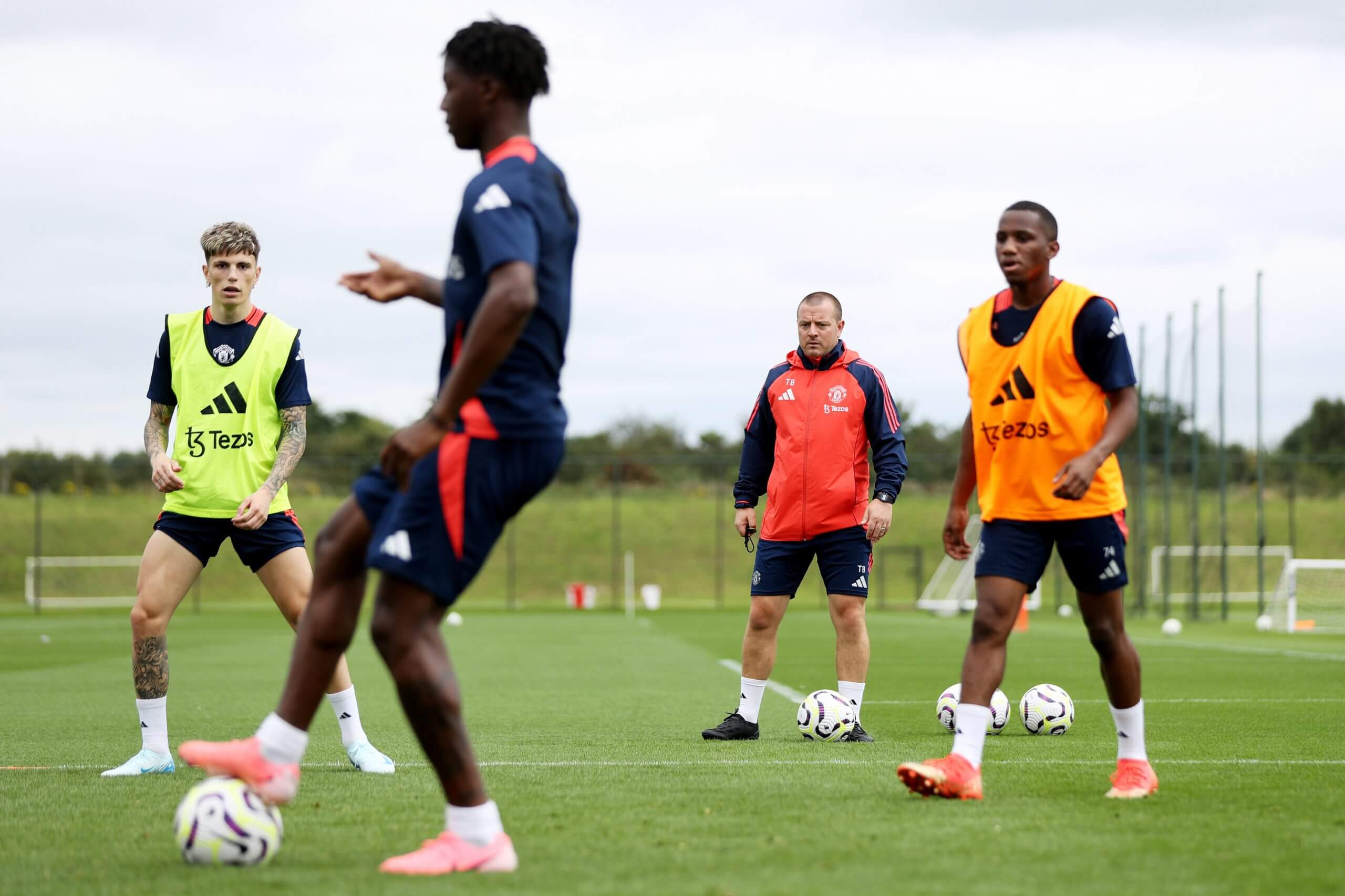 &Acirc;m thầm x&acirc;y dựng tương lai tại M.U.