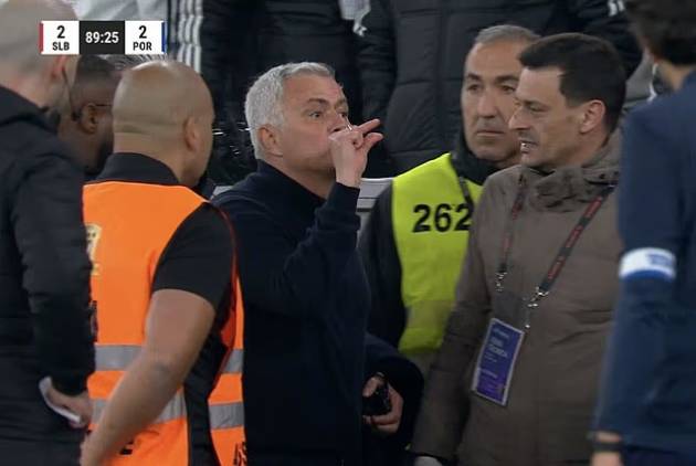 Ảnh bài viết Mourinho nhận án cấm 2 trận, bức xúc vì bị gọi là kẻ phản bội