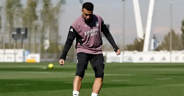 Mbappe đ&atilde; trở lại tập luyện nhưng kh&oacute; ra s&acirc;n gặp Elche.