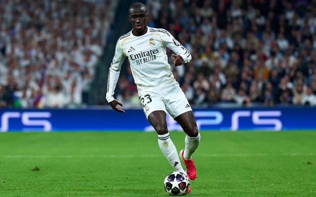 Ng&ocirc;i sao người Ph&aacute;p li&ecirc;n tục d&iacute;nh chấn thuo7ngg.