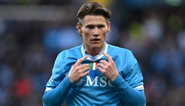 Scott McTominay hạnh ph&uacute;c ở nước &Yacute;.