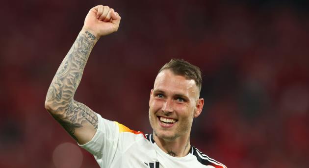 David Raum lọt v&agrave;o tầm ngắm MU.