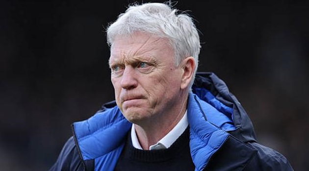 David Moyes c&oacute; thể đổi sang sơ đồ 5 hậu vệ.