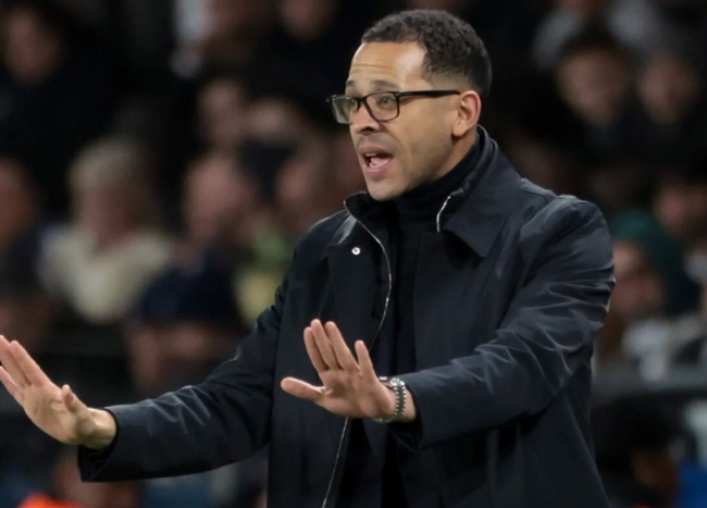 Liam Rosenior ki&ecirc;n định với triết l&yacute; b&oacute;ng đ&aacute; tấn c&ocirc;ng ở Chelsea.