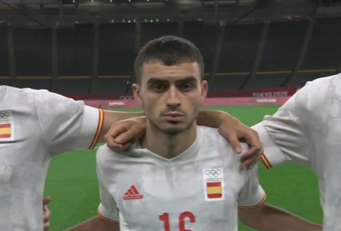 H&igrave;nh ảnh từng được lan truyền mạnh mẽ của Pedri.