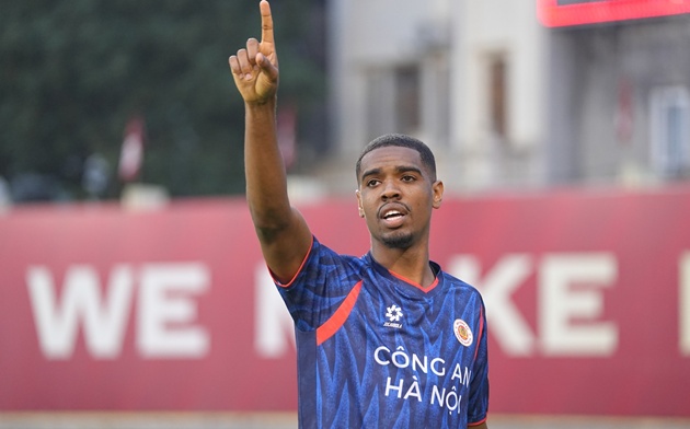 Grafite d&iacute;nh chấn thương trước Ninh B&igrave;nh.