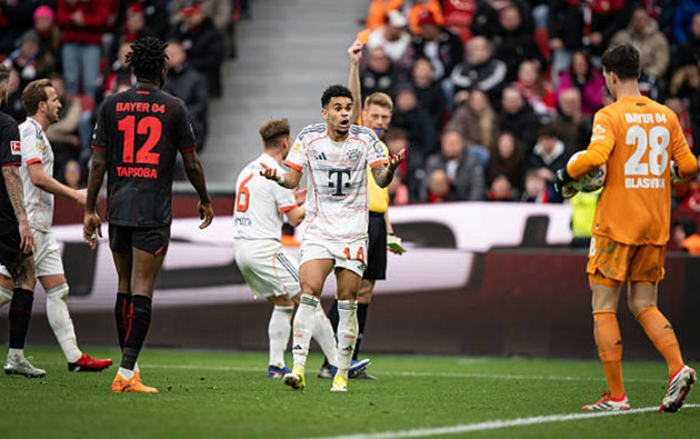 Ảnh bài viết Cơn ác mộng VAR và thẻ đỏ khiến Bayern chia điểm tại BayArena