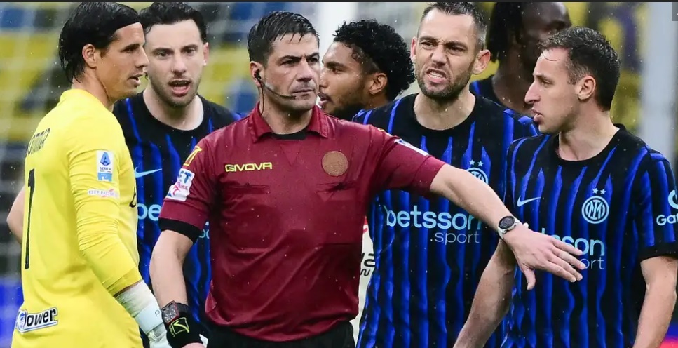 Trận đấu giữa Inter v&agrave; Atalanta diễn ra với nhiều tranh c&atilde;i.