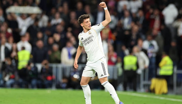 Arda Guler lập si&ecirc;u phẩm trong ng&agrave;y Real Madrid đại thắng Elche.