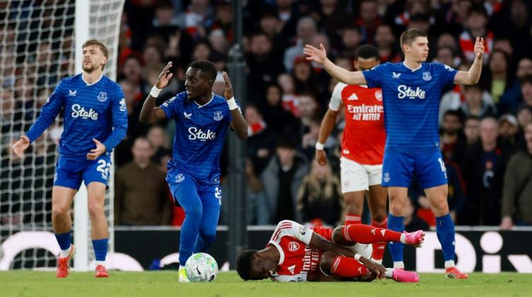 Arsenal gặp kh&ocirc;ng &iacute;t kh&oacute; khăn trước Everton.