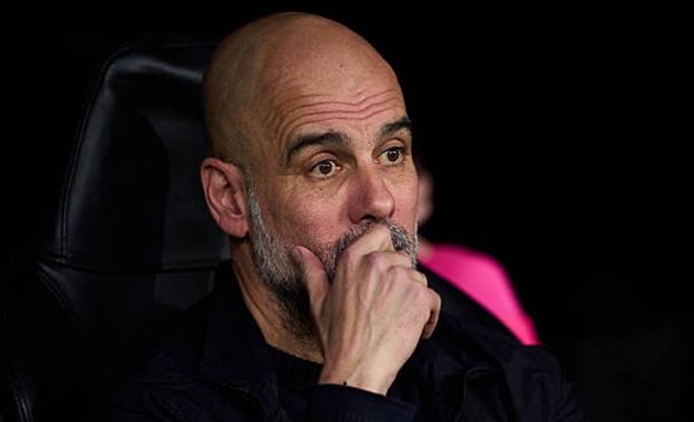 Pep Guardiola khẳng định Manchester City chưa từ bỏ cuộc đua v&ocirc; địch.