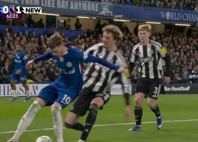 T&igrave;nh huống va chạm giữa Palmer v&agrave; Nick Woltemade.