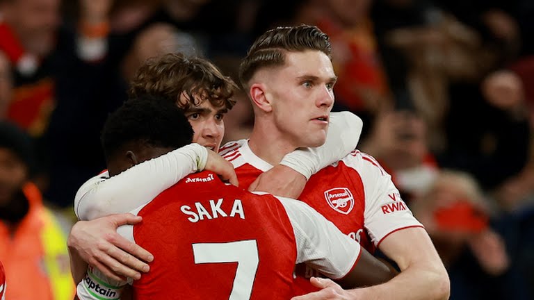 Arsenal ng&agrave;y c&agrave;ng đến gần chức v&ocirc; địch Ngoại hạng Anh.