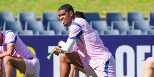 Alan Grafite d&iacute;nh chấn thương.