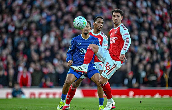 Martin Zubimendi (6,7): Khả năng bao s&acirc;n cực kỳ ấn tượng. Kỹ thuật đ&ocirc;i khi xử l&yacute; lỗi, nhưng sự cần mẫn ch&iacute;nh l&agrave; l&yacute; do anh c&oacute; mặt trong đội h&igrave;nh.