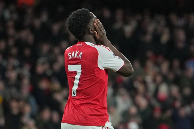 Bukayo Saka (7,2): Tấn c&ocirc;ng trực diện v&agrave;o Everton bất cứ khi n&agrave;o c&oacute; thể nhưng để lộ r&otilde; sự thất vọng v&agrave; bế tắc trong suốt hiệp hai.