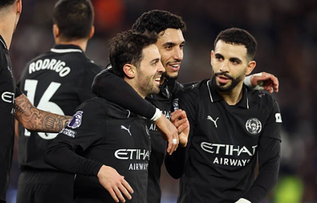 Bernardo Silva &ndash; 7.2 điểm: Ghi b&agrave;n mở tỷ số tuyệt đẹp cho Man City bằng một pha lốp b&oacute;ng qua đầu thủ m&ocirc;n đối phương đầy phong c&aacute;ch v&agrave; điệu nghệ; pha ăn mừng của Silva cho thấy c&oacute; thể ban đầu anh chỉ định tạt b&oacute;ng, nhưng d&ugrave; sao đ&oacute; cũng l&agrave; một pha dứt điểm đẳng cấp. Bị thay ra trong hiệp hai.