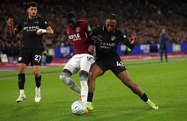 Antoine Semenyo &ndash; 6.7 điểm: Li&ecirc;n tục b&oacute; v&agrave;o trong để chơi như một 