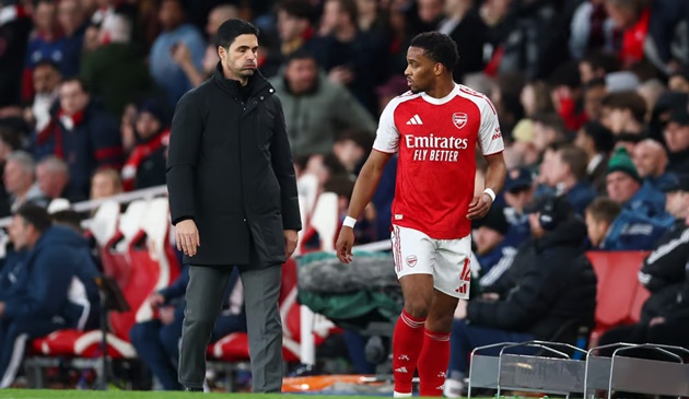 Timber d&iacute;nh chấn thương trước Everton.