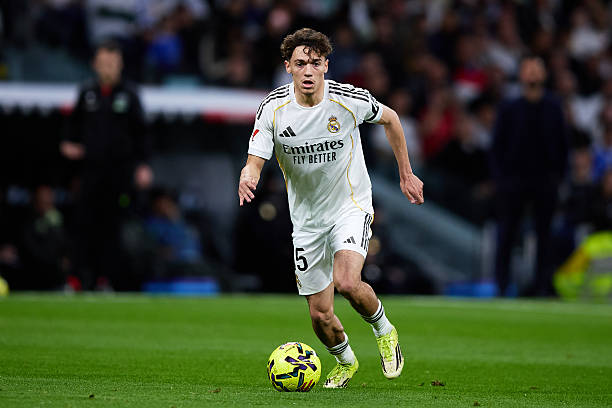 Thiago Pitarch - 6.9 điểm: Trải qua một trận đấu nhạt nh&ograve;a v&agrave; kh&aacute; lạc nhịp so với hệ thống của to&agrave;n đội. Kh&ocirc;ng tạo ra được sức &eacute;p cần thiết v&agrave; sớm bị thay ra ở hiệp hai.