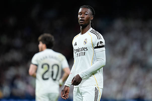 Aurelien Tchouameni - 7 điểm: Thi đấu chắc chắn ở khu vực giữa s&acirc;n. Xử l&yacute; b&oacute;ng gọn g&agrave;ng v&agrave; ho&agrave;n th&agrave;nh tốt nhiệm vụ thu hồi b&oacute;ng trước khi rời s&acirc;n nhường chỗ cho đồng đội.