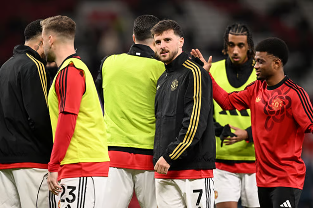 Mount trở lại gi&uacute;p Man Utd c&oacute; nhiều lựa chọn hơn ở tuyến giữa.