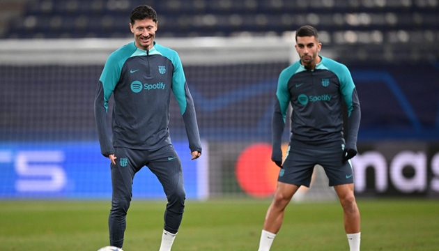 B&agrave;i to&aacute;n h&agrave;ng c&ocirc;ng khiến Hansi Flick đau đầu.