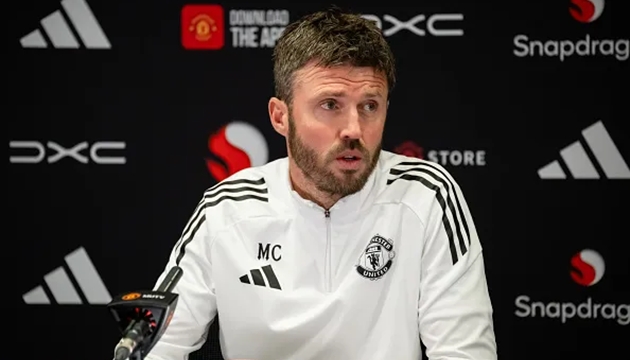 Carrick kh&ocirc;ng được Jamie Carragher tin nhiệm.