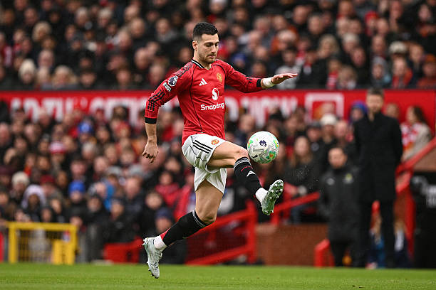 Ảnh bài viết Neville chỉ trích thẳng Dalot "chân gỗ"