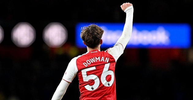 Arteta d&egrave; chừng việc gia hạn với Dowman.