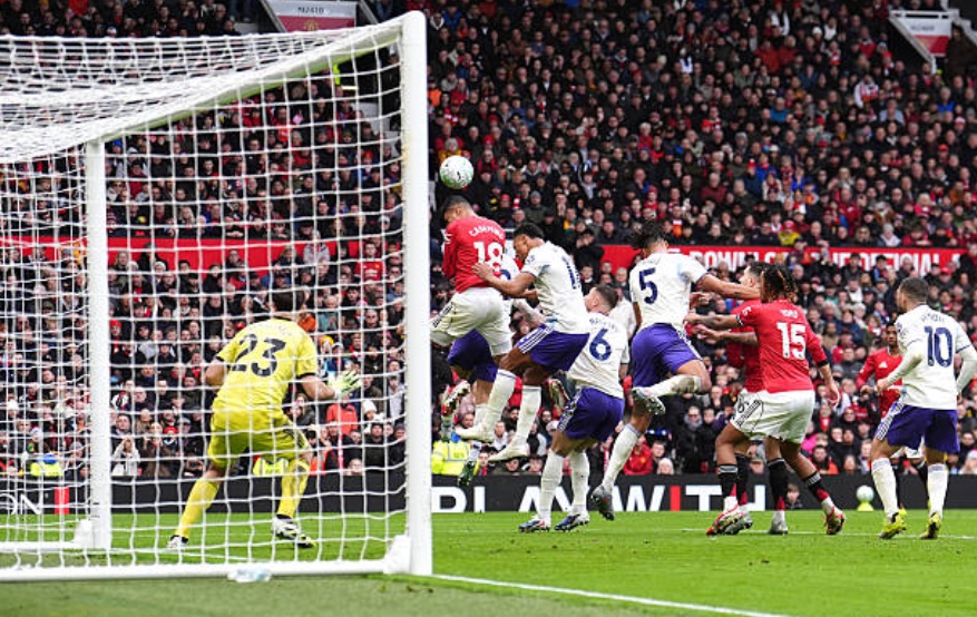 Man Utd gi&agrave;nh chiến thắng thuyết phục trước Villa.