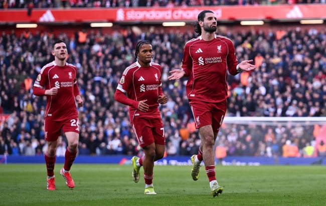 Szoboszlai mở tỷ số cho Liverpool.