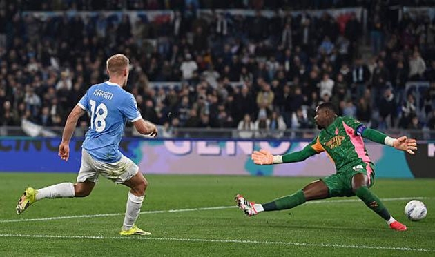 Ph&uacute;t l&oacute;e s&aacute;ng của Isaksen l&agrave; đủ để Lazio gi&agrave;nh trọn 3 điểm.