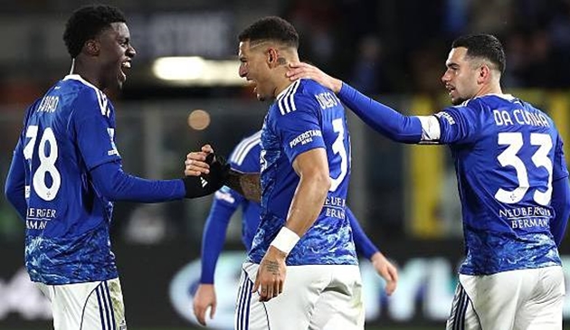 Ảnh bài viết Thẻ đỏ tai hại khiến Roma thua ngược Como