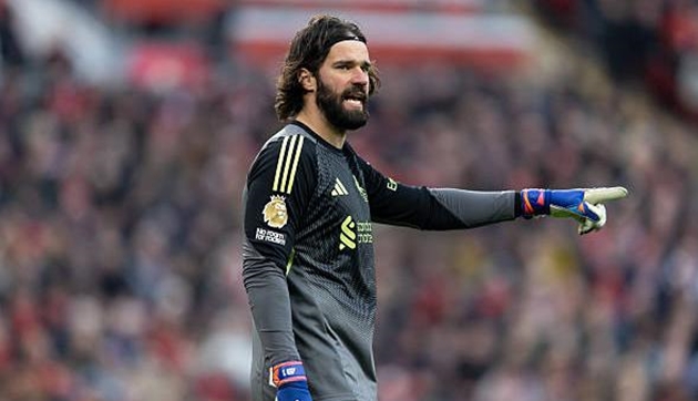 Alisson Becker kh&ocirc;ng thể gi&uacute;p Liverpool gi&agrave;nh chiến thắng.