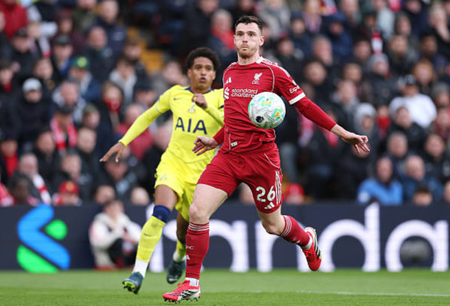 Andy Robertson (6.6 điểm): Anh tạo ra chiều rộng cho lối chơi tấn c&ocirc;ng bi&ecirc;n trong hiệp một. Hậu vệ n&agrave;y mắc sai lầm vị tr&iacute; khiến đội nh&agrave; phải nhận b&agrave;n thua đ&aacute;ng tiếc.