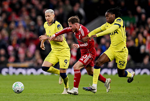 Alexis Mac Allister (6.6 điểm): Tiền vệ người Argentina thiếu đi sự thanh tho&aacute;t v&agrave; cơ động thường thấy. Anh gặp kh&oacute; trước lối đ&aacute; &aacute;p s&aacute;t nhanh v&agrave; đầy quyết liệt từ ph&iacute;a Tottenham.