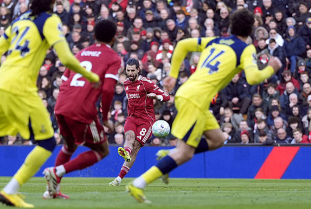Chấm điểm Liverpool: Szoboszlai rực sáng, hàng thủ gây lo âu