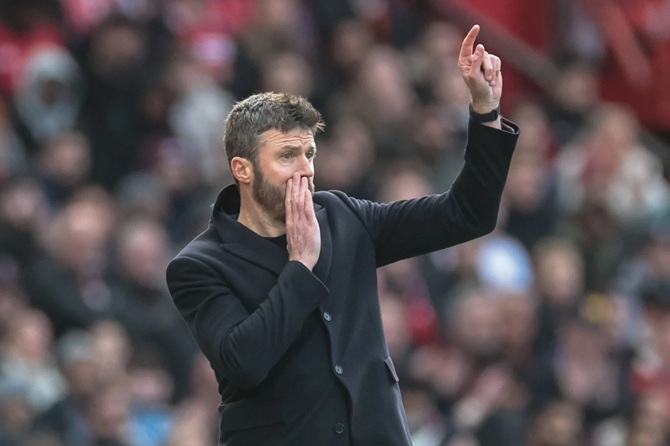 Ảnh bài viết Lời hồi đáp đanh thép của Carrick sau cú vấp đầu tiên ở MU