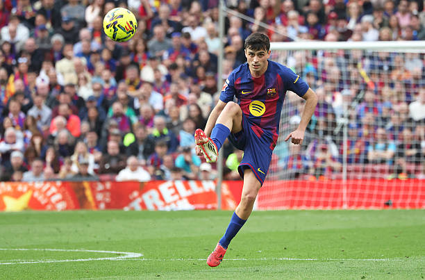 Pedri - 6.3 điểm: Một ng&agrave;y thi đấu dưới sức v&agrave; v&ocirc; c&ugrave;ng nhạt nh&ograve;a của tiền vệ t&agrave;i hoa n&agrave;y. Gần như t&agrave;ng h&igrave;nh tr&ecirc;n s&acirc;n, kh&ocirc;ng để lại bất kỳ dấu ấn chiến thuật n&agrave;o v&agrave; sớm bị thay ra ngay đầu hiệp hai.