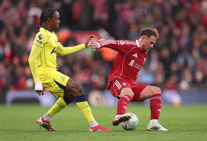 Carragher chỉ ra điểm yếu Mac Allister của Liverpool