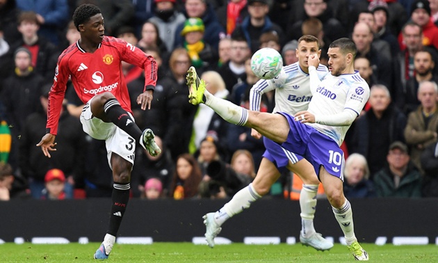 Mainoo lại c&oacute; th&ecirc;m một m&agrave;n tr&igrave;nh diễn ấn tượng.