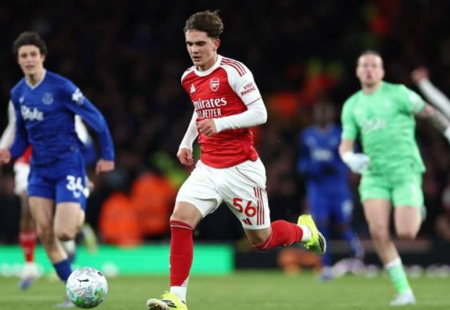 Max Dowman thu h&uacute;t sự ch&uacute; &yacute; của truyền th&ocirc;ng sau b&agrave;n thắng trước Everton.