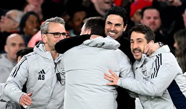 Đo&agrave;n qu&acirc;n của Mikel Arteta đang tiến đến ng&ocirc;i vương Ngoại hạng Anh.