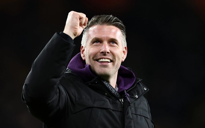 Ảnh bài viết Ánh sáng của Wolves giữa bức tranh rớt hạng u tối